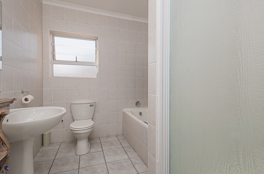 5 Bedroom Property for Sale in Country Club Western Cape